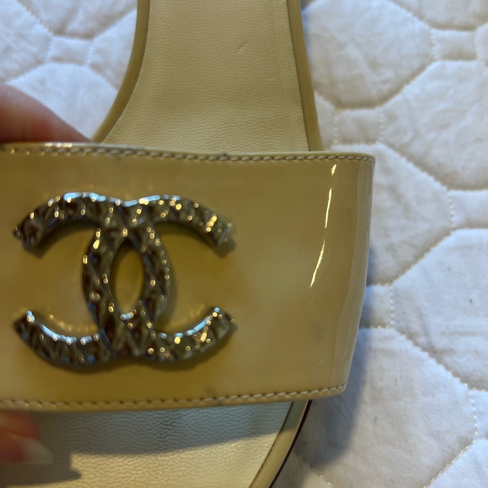SOLD Authentic vintage Chanel mule sandals in nude - Picture 4 of 11